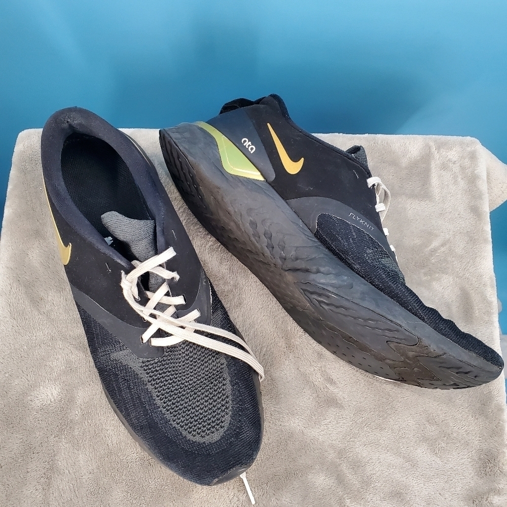 Nike black and gold Odyssey 11 flawed - Picture 5 of 16